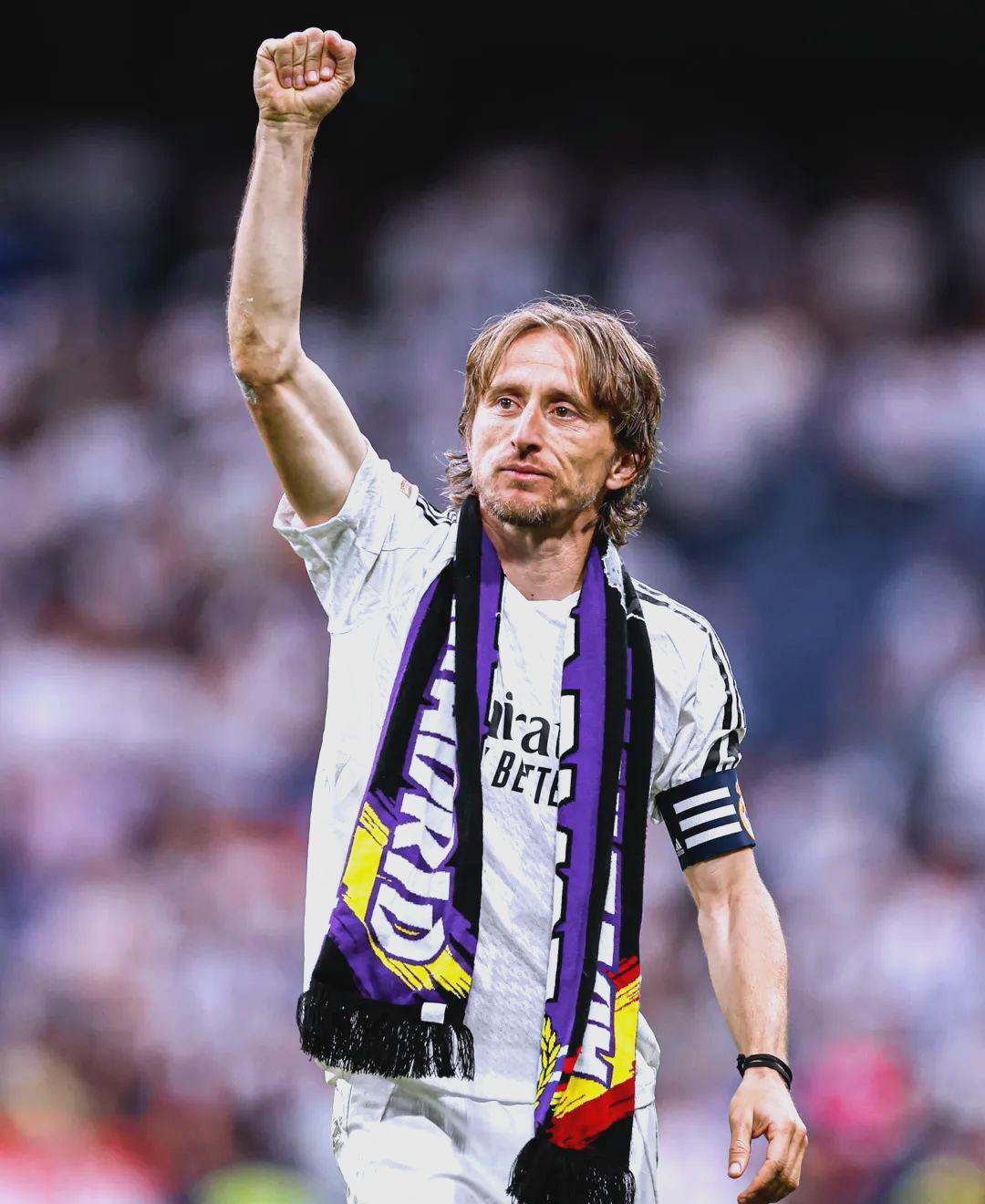 阿斯：巴萨本赛季球场外事务增多，弗里克比上赛季更加情绪化