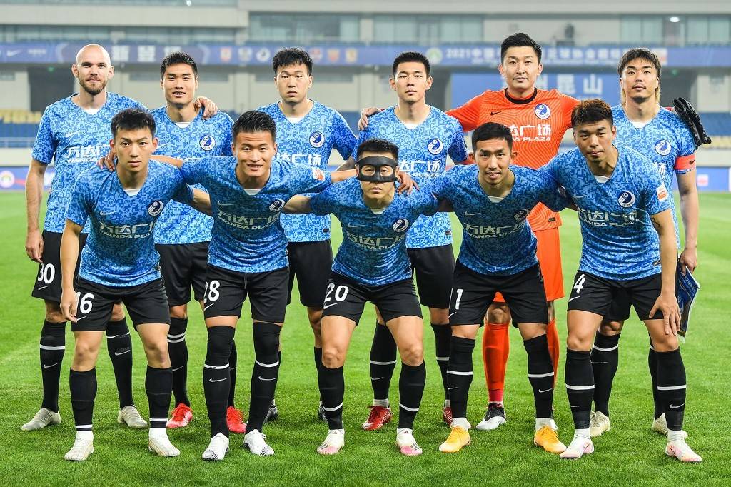 人则以